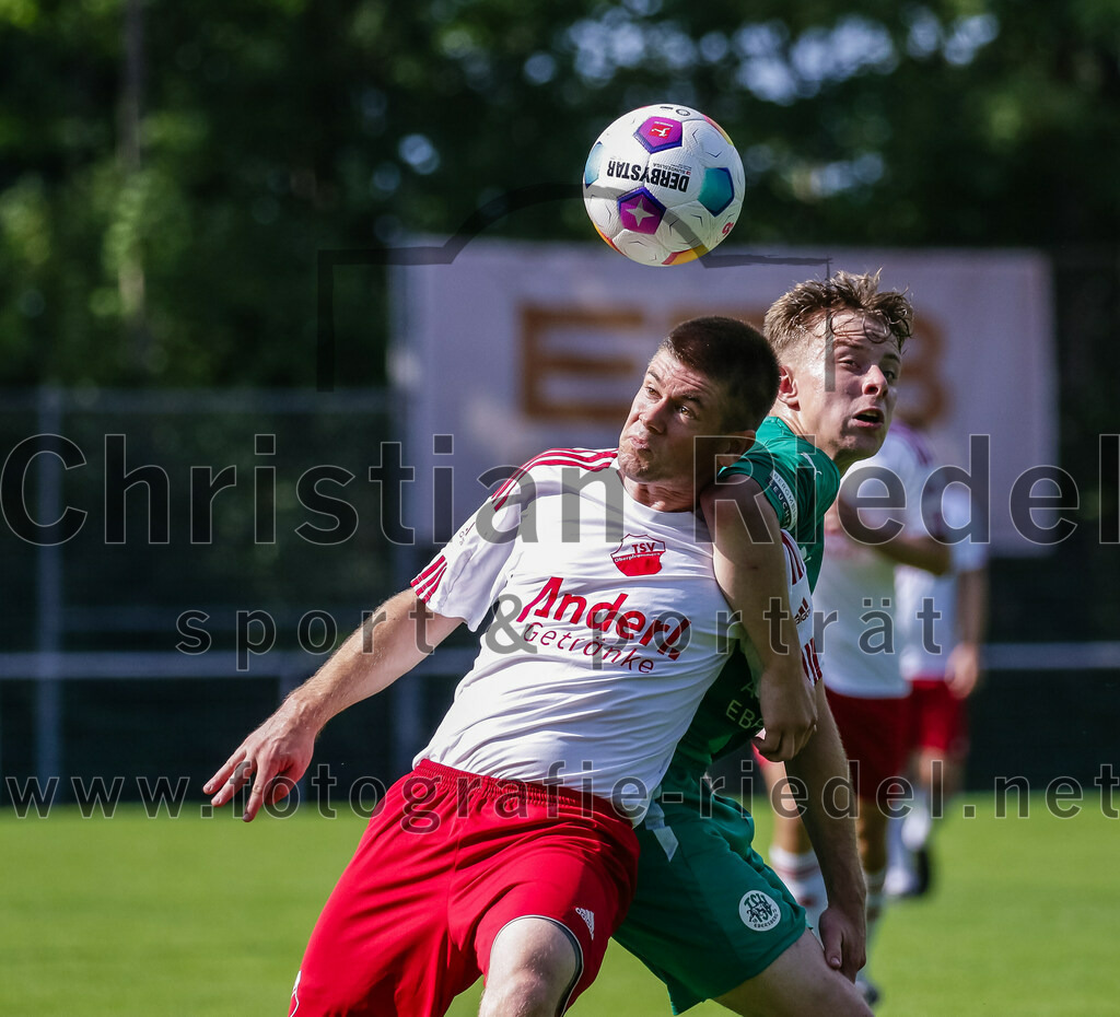 2023-08-26_041_TSV_Ebersberg_gegen_TSV_Oberpframmern | Ebersberg, Deutschland, 26.08.2023:
Fußball, Kreisliga 2023 / 2024, 2. Spieltag, TSV 1877 Ebersberg gegen TSV Oberpframmern, Endergebnis: 5:1

Tobias Lutz (TSV Oberpframmern, #4), Moritz Eglseder (TSV 1877 Ebersberg, #11)

Foto: Christian Riedel / fotografie-riedel.net