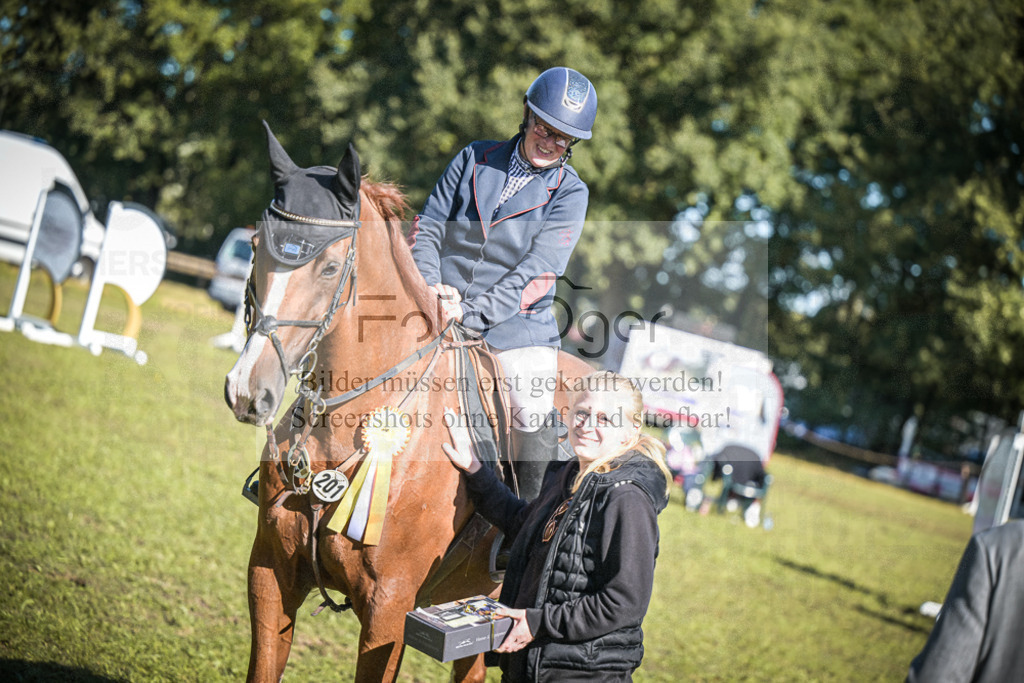 DOS_0013 | Entdecke hochwertige Reitturnierfotos von Foto Oger. Professionell, emotional und authentisch – jetzt Lieblingsmomente im Shop bestellen.Deutschlandweite Turnierfotografie. - Realisiert mit Pictrs.com