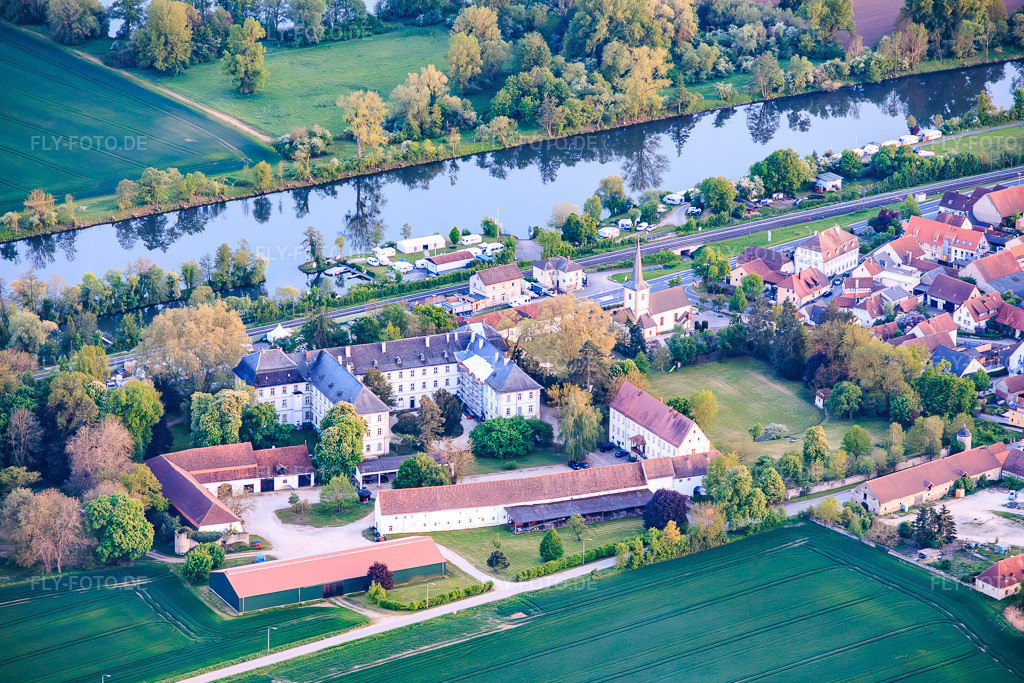 Luftbild: Schloss (ehem. Abtei) Theres aus Norden im Ortsteil Obertheres in Theres im Bundesland Bayern in Deutschland.Foto: IMG_156014.jpg vom 02.05.2026 durch Werner Riehm/FLY-FOTO.deAuflösung des Originals: 6000 x 4000 px