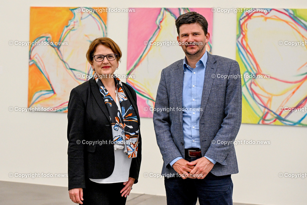 Lentos Kunstmuseum_ Hemma Schmutz und Gernot Barounig_ 04.05.2023-8 | 04.05.2023, Linz, AUT, Lentos Kunstmuseum, im Bild Hemma Schmutz (Kuenstlerische Direktorin Lentos Kunstmuseum), Gernot Barounig (Kaufmaennischer Direktor Lentos Kunstmuseum)
