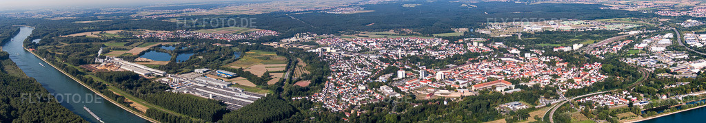 Luftbild: Stadtpanorama an Rhein in Germersheim im Bundesland Rheinland-Pfalz in Deutschland. Foto: IMG_52271-Bearbeitet.jpg vom 19.08.2012 durch Werner Riehm/FLY-FOTO.deAuflösung des Originals: 15886 x 2770 px