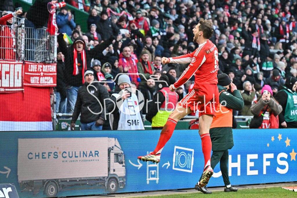 SV Werder Bremen - FC Bayern München | BREMEN, GERMANY - 14. FEBRUARY: Jubel der Bayern nach dem Treffer zum 0-3 durch Harry Leon GORETZKA (FC Bayern Munich 8)  Tor / Torschuetze / Freude / Happy während dem Bundesligamatch zwischen dem SV Werder Bremen und dem FC Bayern München am 22. Spieltag im Weserstadion / DFL REGULATIONS PROHIBIT ANY USE OF PHOTOGRAPHS AS IMAGE SEQUENCES AND/OR QUASI-VIDEO
