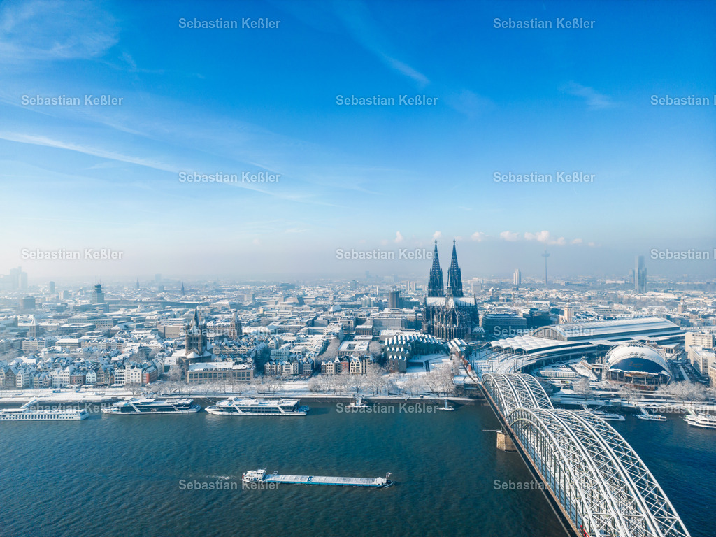 Koeln-Dom-Rhein-Winter-2024-Sebastian-Kessler | sebastiankessler - Realisiert mit Pictrs.com