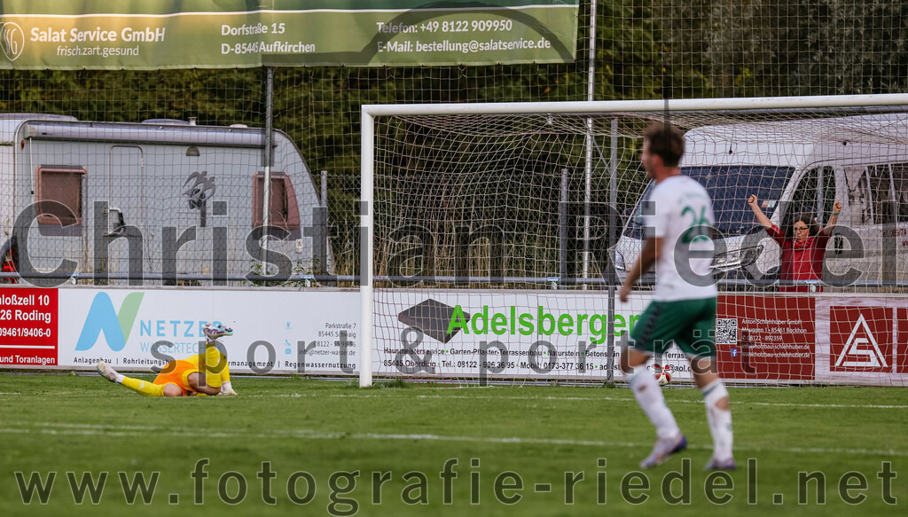 2023-08-01_077_FC_Schwaig_gegen_FC_Deisenhofen | Oberding, Deutschland, 01.08.2023:
Fußball, Toto-Pokal 2023 / 2024, 1. Spieltag, FC Schwaig gegen FC Deisenhofen, Endergebnis: 2:3

Tor zum 1:0 durch Vincent Sommer (FC Schwaig, #10)

Foto: Christian Riedel / fotografie-riedel.net