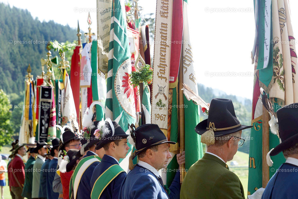 a-news-2023-Juli23-Regimentsschuetzenfest-Steeg-Feldmesse-DSC07060 | Info aus dem Bezirk Reutte/Ausserfern Tirol sowie eine umfangreiche Bilddatenbank über die gesamte Region: Lechtal, Talkessel Reutte, Tannheimertal, Zwischentoren. Lech, Plansee, Zugspitze, Grenztunnel, B179, Fernpassstraße, Verkehr, Lawinen, Tradition, - Realisiert mit Pictrs.com
