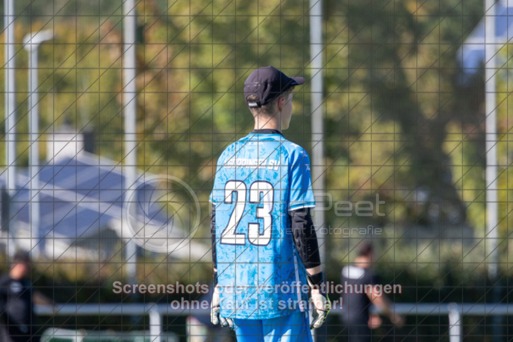 20250920_155927_0383 | #,1.Göppinger SV (rot) vs. FC Esslingen II (grün), Fussball, C-Junioren Leistungsstaffel Mitte - wfv 2025/2026, Kunstrasenplatz Nord, Hohenstaufenstr. 116, 73033 Göppingen, 20.09.2025 - 15:30 Uhr,Foto: PhotoPeet-Sportfotografie/Peter Harich
