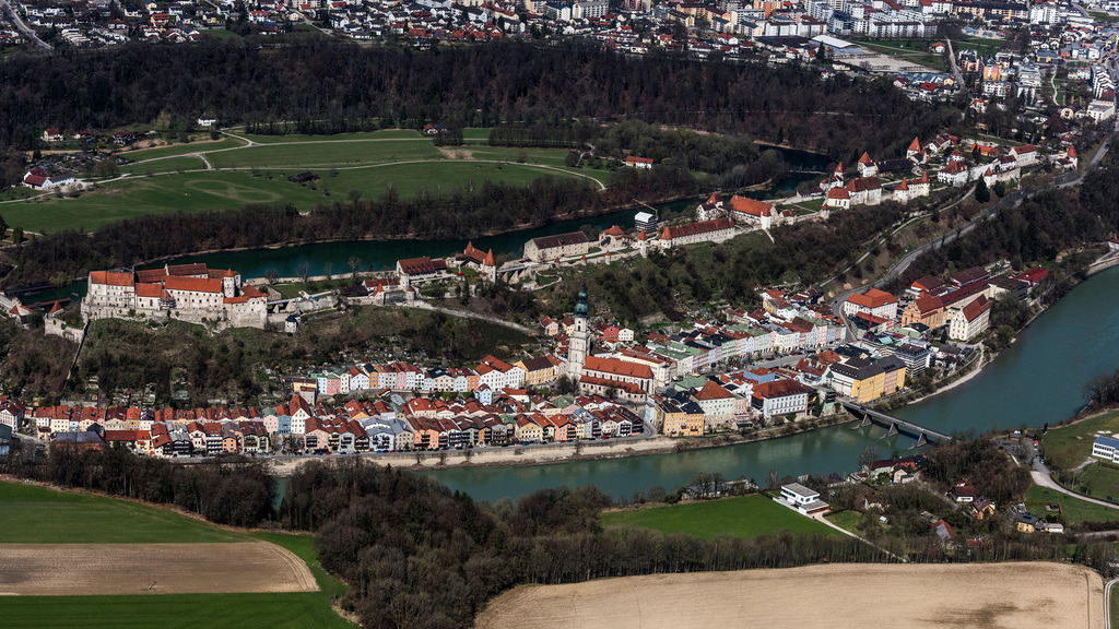 dr__0010459.jpg | BURGHAUSEN 28.03.2017 Altstadtbereich und Innenstadtzentrum Burghausen  in Burghausen im Bundesland Bayern, Deutschland. // Old Town area and city center Burghausen  in Burghausen in the state Bavaria, Germany. Foto: Daniel Reiter