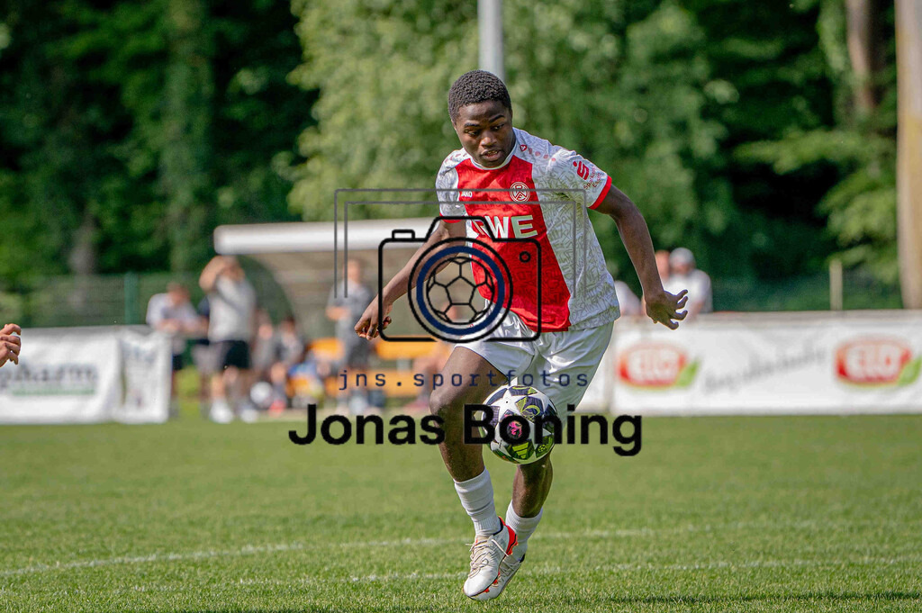 Fußball I C-Junioren I Saison 2025-2026 I Pfingsturnier Langförden I 13445 | jns.sportfotos - Realisiert mit Pictrs.com