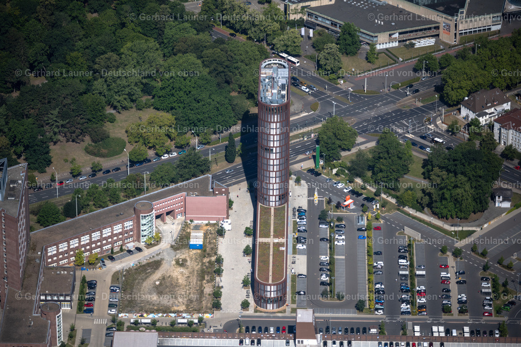 4035444 | BRAUNSCHWEIG 31.07.2020 Neubau des Business Center III am Hochhaus " Business Center II " im BRAWOPARK am Willy-Brandt-Platz in Braunschweig im Bundesland Niedersachsen. Weiterführende Informationen bei: ANES Bauausführungen Berlin GmbH,  ARCHITEKTEN BDA REICHEL STAUTH,  Architekturbüro Papendieck , Rade+Partner -Partnerschaftsgesellschaft,  Ed. Züblin AG,  Gattermann Immobilien  Projekt GmbH,  Ingenieurbüro Damer + Partner,  Köster GmbH,  STAUTH | Architekten Partnerschaftsgesellschaft mbB,  Stadt Braunschweig. // Construction site of new Building on the skyscraper at BRAWOPARK of the Volksbank in Braunschweig in the state Lower Saxony. Further information at: ANES Bauausfuehrungen Berlin GmbH,  ARCHITEKTEN BDA REICHEL STAUTH,  Architekturbuero Papendieck , Rade+Partner -Partnerschaftsgesellschaft,  Ed. Zueblin AG,  Gattermann Immobilien  Projekt GmbH,  Ingenieurbuero Damer + Partner,  Koester GmbH,  STAUTH | Architekten Partnerschaftsgesellschaft mbB,  Stadt Braunschweig. Foto: Gerhard Launer