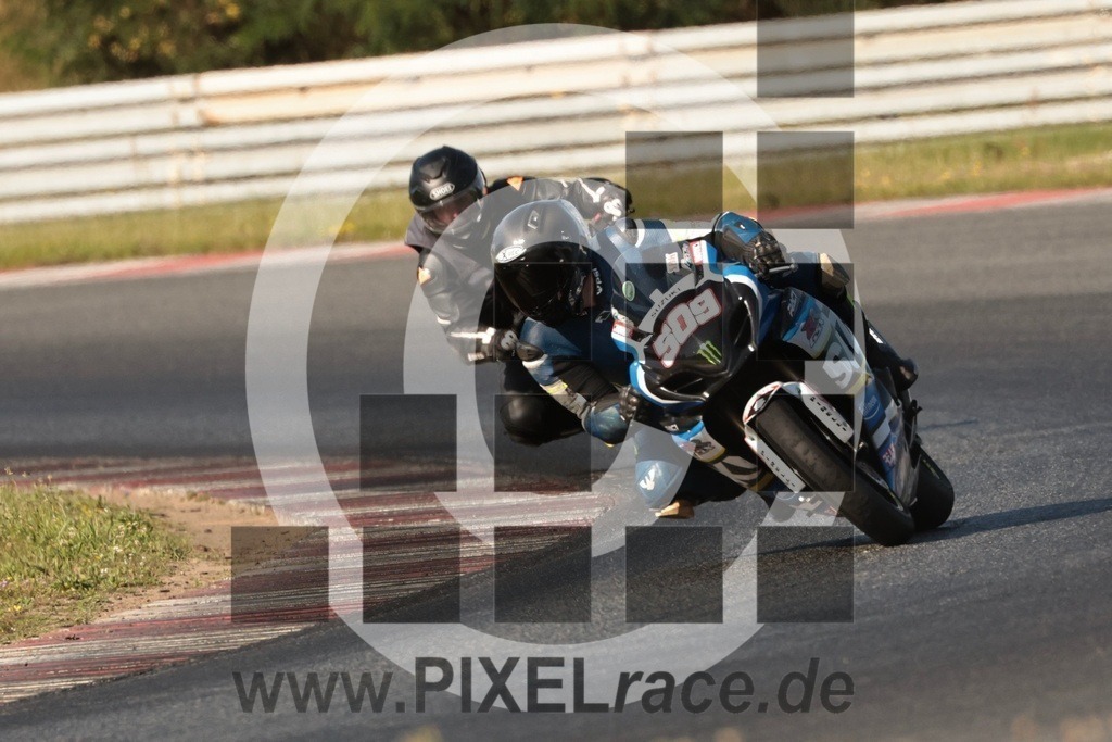 0509-20250812_11955 | Schöne Erinnerungen an spannende Momente - das festzuhalten ist unser Job. PIXELrace.de ist seit 2003 auf den Rennstrecken Europas unterwegs um die Action draußen beim Fahren und die wunderbare Stimmung imm Fahrerlager für euch einzufangen.