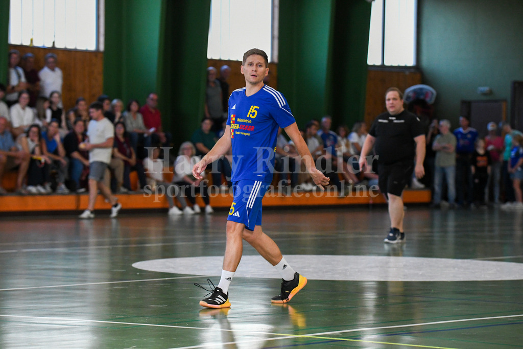 SSG Metten : TV Altötting | als Spielertrainer unterwegs Florian Sedlmeier (Chef-Trainer SSG Metten)  - Realisiert mit Pictrs.com