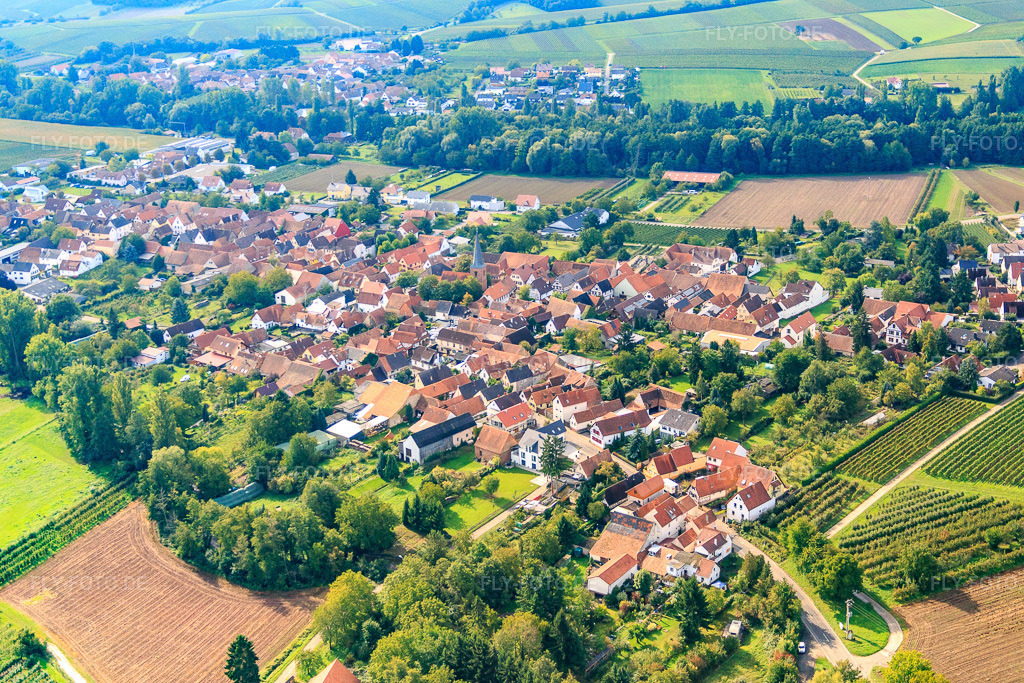 Luftbild: Ortsansicht aus Norden im Ortsteil Heuchelheim in Heuchelheim-Klingen im Bundesland Rheinland-Pfalz in Deutschland. Foto: IMG_072587.jpg vom 19.09.2014 durch Werner Riehm/FLY-FOTO.deAuflösung des Originals: 5472 x 3648 px