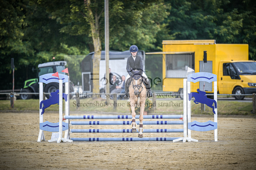 DOS_0419 | Entdecke hochwertige Reitturnierfotos von Foto Oger. Professionell, emotional und authentisch – jetzt Lieblingsmomente im Shop bestellen.Deutschlandweite Turnierfotografie. - Realisiert mit Pictrs.com