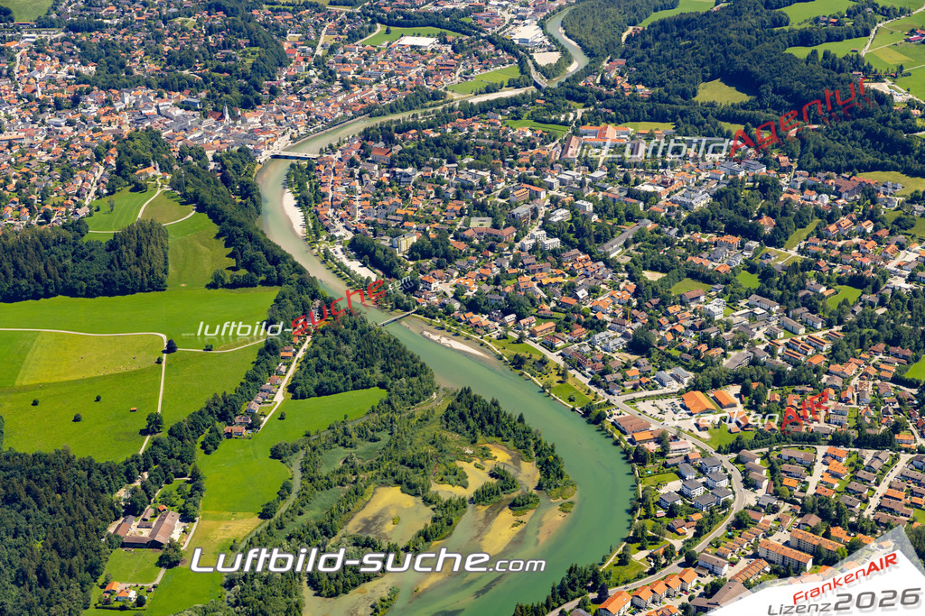 Aktuelles Luftbild von  Bad Tölz - Die Luftaufnahme wurde 2022 mittels UL-Flugzeug erstellt ( keine Drohne ) - hochauflösende Kamera-Systeme von  Canon -Beste Qualität - Für grossformatige Ausdrucke geeignet. Die Geschenkidee !