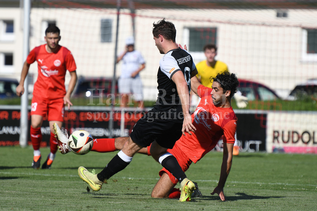 SpVgg Plattling : SpVgg GW Deggendorf | Arda Ulukus (SpVgg Plattling) gegen Maximilian Semmler (SpVgg GW Deggendorf #9) - Realisiert mit Pictrs.com