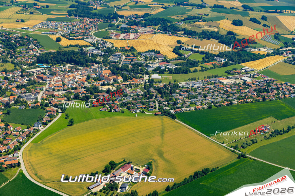 Aktuelles Luftbild von  Fürstenzell - Die Luftaufnahme wurde 2022 mittels UL-Flugzeug erstellt ( keine Drohne ) - hochauflösende Kamera-Systeme von  Canon -Beste Qualität - Für grossformatige Ausdrucke geeignet. Die Geschenkidee !