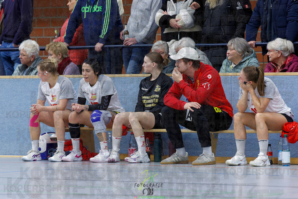 Frauen Oberliga Mitte (HHV); HSG Eibelshausen/Ewersbach - HSG Wettenberg II | Frauen Oberliga Mitte (HHV); HSG Eibelshausen/Ewersbach - HSG Wettenberg II am 13.12.2025 in Steinbrücken (Sporthalle am Hammerweiher)Photo © 2025 - Jörg Heinrich - Realisiert mit Pictrs.com