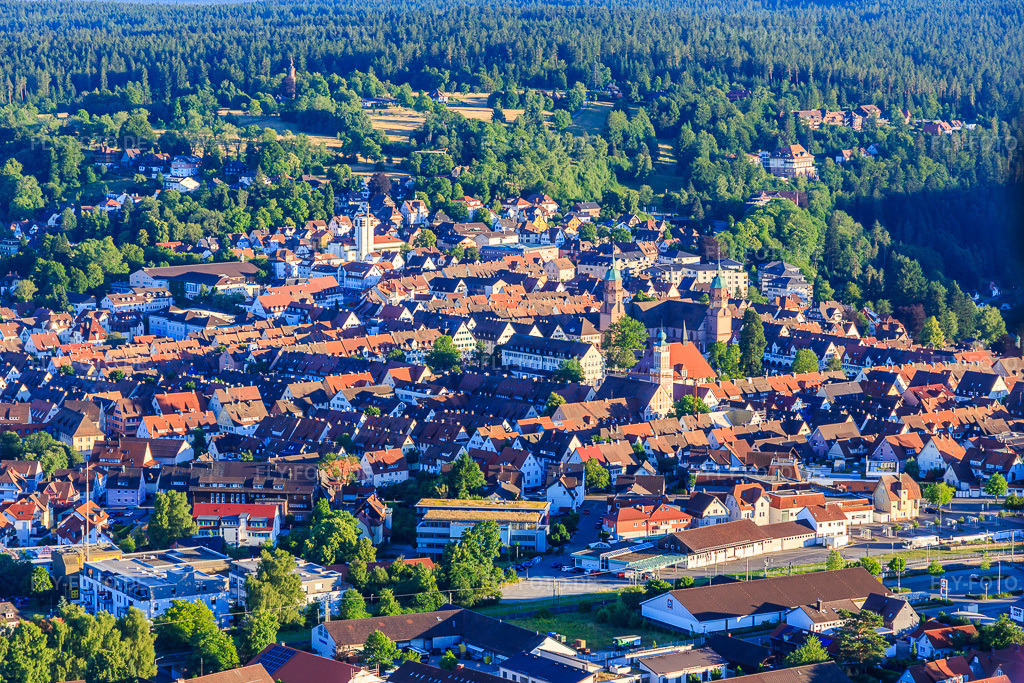 Luftbild: Stadtzentrum von Nordosten in Freudenstadt im Bundesland Baden-Württemberg in Deutschland. Foto: IMG_149007.jpg vom 28.06.2025 durch Werner Riehm/FLY-FOTO.de