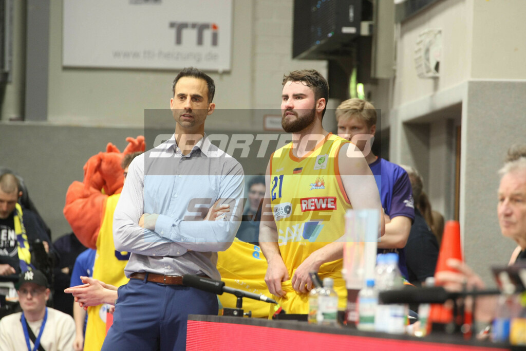Phoenix Hagen - Uni Baskets Paderborn | Chris Harris und Tim Uhlemann - © Sportfoto-Sale (MK) - Realisiert mit Pictrs.com