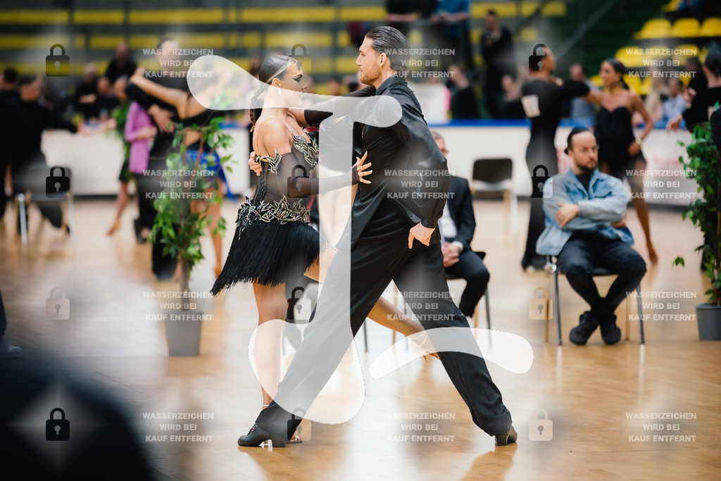 Hessen Tanzt WDSF International Open Latin 11th (43) Justin Lauer _ Rita Schumichin (TSC Saltatio Neustadt im TV 1860 Mußbach)-2025-05-18-5026 | Webshop for digital downloads and prints of dance sport, event & show photographer Julian Link - Realisiert mit Pictrs.com