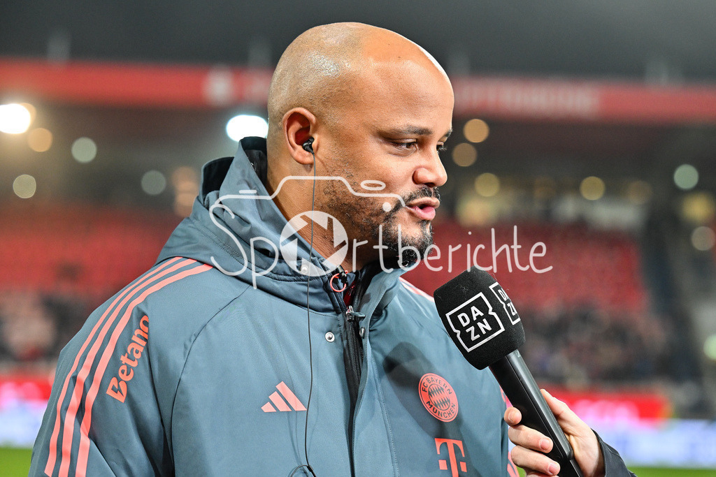 1. FC Heidenheim - FC Bayern München | HEIDENHEIM, GERMANY - 21. DECEMBER: im Bild Vincent KOMPANY Trainer FC Bayern München vor dem Bundesligamatch zwischen dem 1. FC Heidenheim und dem FC Bayern München am 15. Spieltag in der Voith-Arena / DFL REGULATIONS PROHIBIT ANY USE OF PHOTOGRAPHS AS IMAGE SEQUENCES AND/OR QUASI-VIDEO