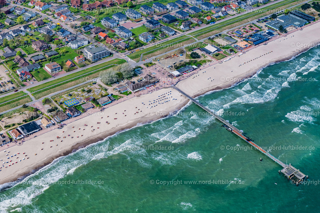Dahme_Seebrücke_ELS_5519010524 | DAHME 01.05.2024 Stadtansicht am Meeres-Küstenbereich der Ostsee an der Straße An der Strandpromenade in Dahme an der Ostseeküste im Bundesland Schleswig-Holstein, Deutschland. Weiterführende Informationen bei: Tourismus Service Dahme. // City view on sea coastline of Baltic Sea on street An der Strandpromenade in Dahme at the baltic sea coast in the state Schleswig-Holstein, Germany. Further information at: Tourismus Service Dahme. Foto: Martin Elsen