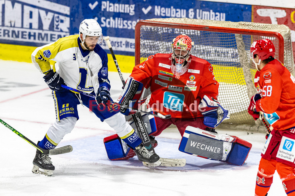 Testspiel EC Peiting vs EV Lindau Islanders | Eishockey Oberliga Süd Vorbereitung 2023/2024, Testspiel EC Peiting vs EV Lindau Islanders
Abfälscher durch Alexander DOSCH (Islanders 34),
2023-09-15 in Peiting (Eisstadion)
34 Alexander DOSCH (Islanders 34), 32 Andreas MAGG (ECP Goali 32)
Copyright: FotoLindnerWJL