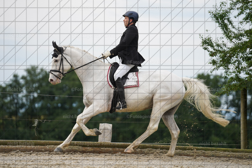 20230826-FAH04395 | Forstinning, 2023, Dressurturnier, Turniersportbilder, Turnierfotografen Bayern, Fotoagentur Herrmann, Reitsportfotografie, Turnierbilder