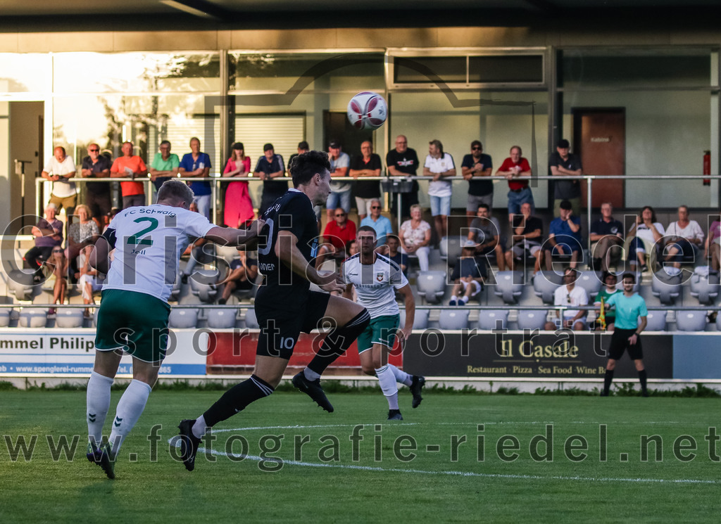 2023-08-18_074_FC_Schwaig_gegen_TSV_Kastl | Oberding, Deutschland, 18.08.2023:
Fußball, Landesliga Südost 2023 / 2024, 7. Spieltag, FC Schwaig gegen TSV Kastl, Endergebnis: 2:2

Tobias Jell (FC Schwaig, #2), Sebastian Spinner (TSV Kastl, #10)

Foto: Christian Riedel / fotografie-riedel.net