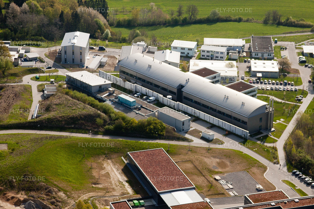 Luftbild: Pfinztal, Fraunhofer-Institut für Chemische Technologie (ICT) von Westen im Ortsteil Grötzingen in Karlsruhe im Bundesland Baden-Württemberg in Deutschland. Foto: IMG_26034.jpg vom 23.04.2010 durch Werner Riehm/FLY-FOTO.de