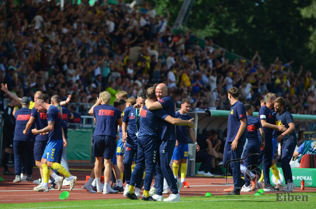 SV Atlas-Delmenhorst-Borussia Mönchengladbach | DFB-Pokal 1. Runde;SV Atlas Delmenhorst (gelb)-Borussia Mönchengladbach (schwarz) am 17.08.2025 in Oldenburg (Marschweg-Stadion), Photo: Philip Eiben 2025 - Realisiert mit Pictrs.com
