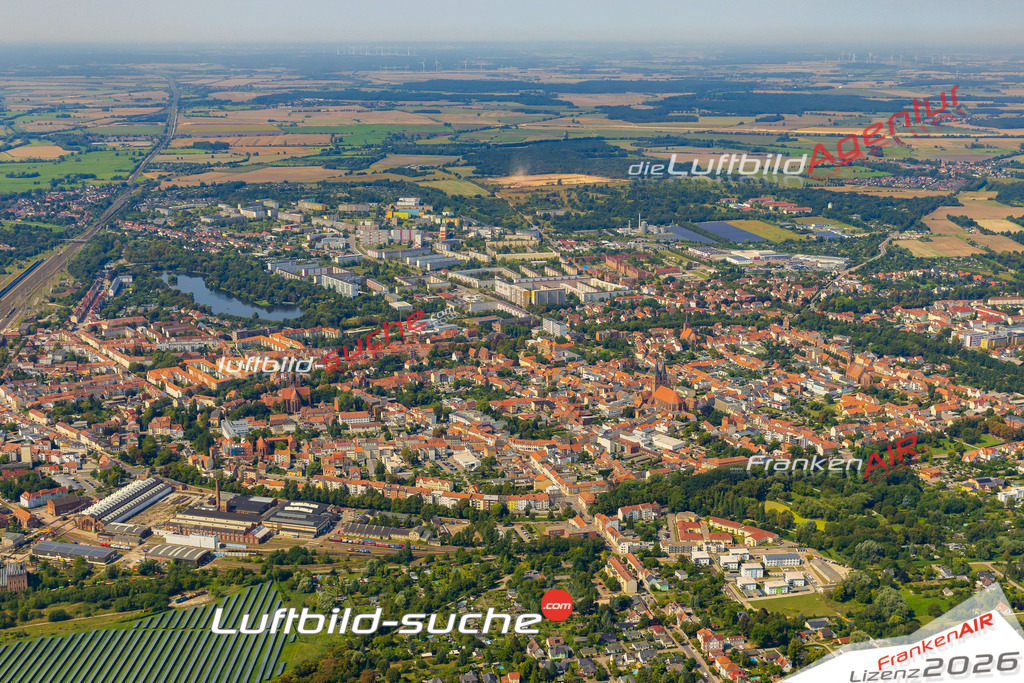 Bild der Stadt Stendal - Die Luftaufnahme wurde 2025 vom UL-Flugzeug heraus erstellt ( keine Drohne ) - Hochauflösende Luftaufnahme - für professionelle Ausdrucke geeignet. Die Geschenkidee !Hier alle&nbsp;Infos zur Lizenzierung der LuftaufnahmeWir fliegen auch dieses Jahr wieder in Ihre Region um Luftbilder zu erstellen.- Luftbild anfragen