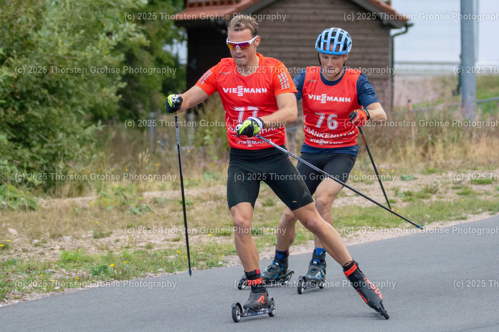 Deutsche Meisterschaften Biathlon | Deutsche Meisterschaften Biathlon, Speziallanglauf Maenner am 14.09.2018 in der DKB SKI ARENA in Oberhof, (Deutschland)

Bild: Schempp Simon vom SZ Uhingen / Zoll (77)
Lesser Erik vom SV Frankenhain / BwO (76) - Realisiert mit Pictrs.com