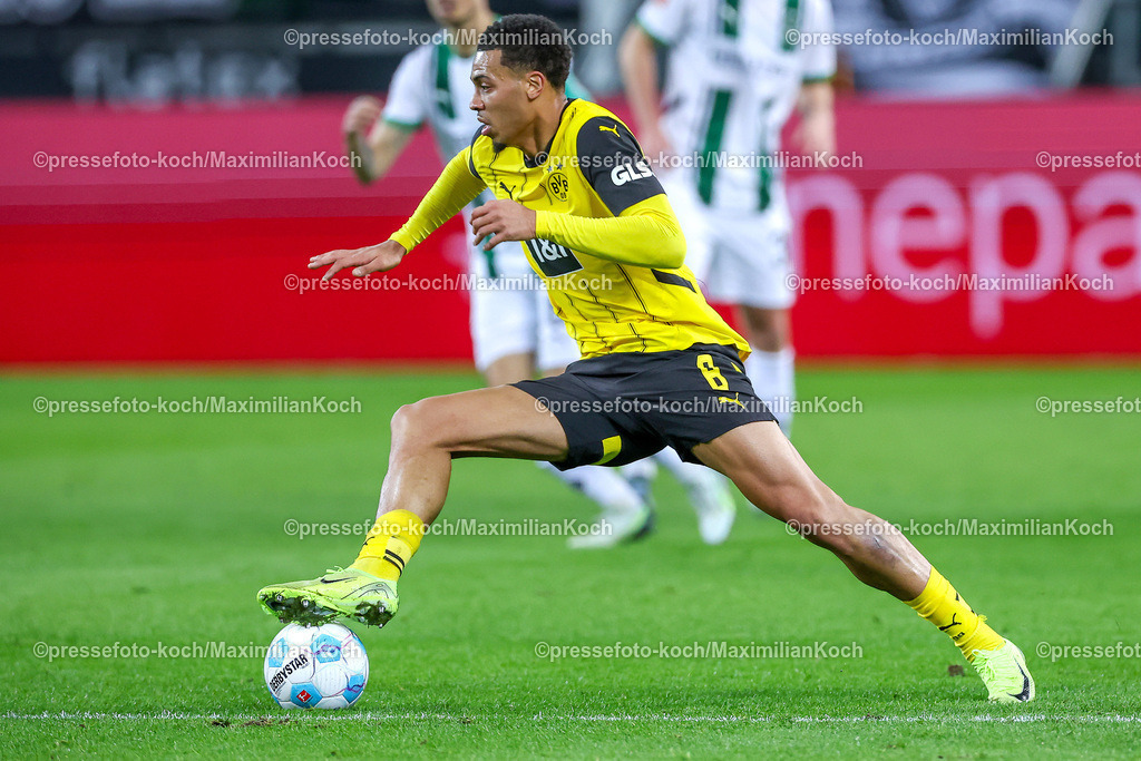 BMG07122401046 | 07.12.2024, Fußball, Borussia Mönchengladbach - Borussia Dortmund, 1. Fußball Bundesliga, Borussia-Park, Saison 2024 2025: Felix Nmecha (BVB #8)DFB regulations prohibit any use of photographs as image sequences and or quasi-video.