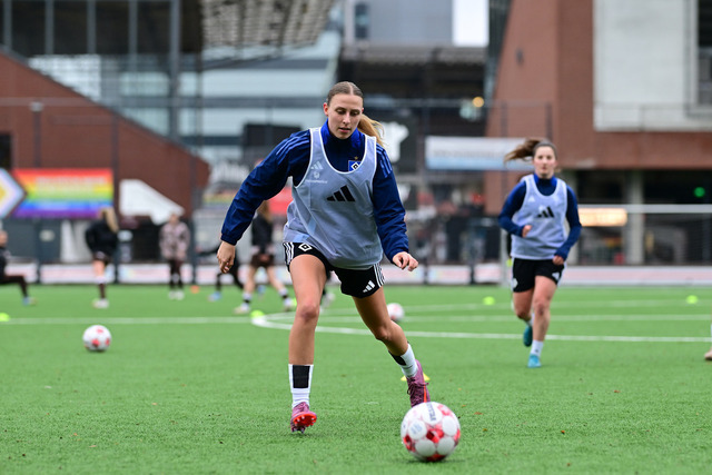 Fußball I Frauen I Saison 2025-2026 I Regionalliga Nord I 10. Spieltag I FC St. Pauli - Hamburger SV U20 I 13052 | Der Sportfotograf. - Realisiert mit Pictrs.com