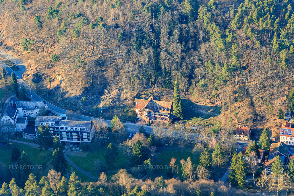 Luftbild: Hotel Luise und Hotel Luisenpark in der Kurtalstraße in Bad Bergzabern im Bundesland Rheinland-Pfalz in Deutschland. Foto: IMG_105072.jpg vom 24.03.2018 durch Werner Riehm/FLY-FOTO.deHotel Luise & Luisenpark mit Villa & Gästehaus