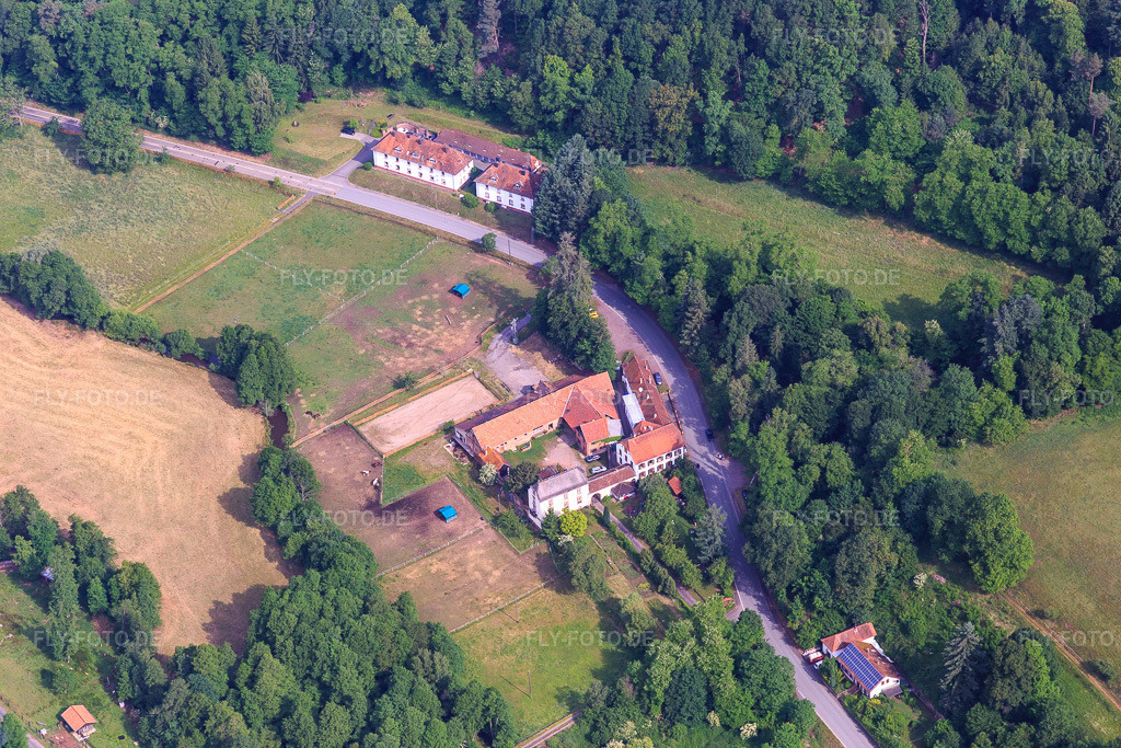 Luftbild: Landgasthof St. Germanshof im Ortsteil Sankt Germanshof in Bobenthal im Bundesland Rheinland-Pfalz in Deutschland. Foto: IMG_100698.jpg vom 05.06.2017 durch Werner Riehm/FLY-FOTO.deBiergarten | Hotel | Restaurant Sankt Germanshof | Rheinland-Pfalz