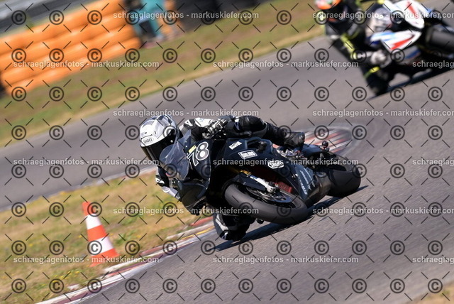 26bt04-2059 | markuskiefer.com - Realisiert mit Pictrs.com