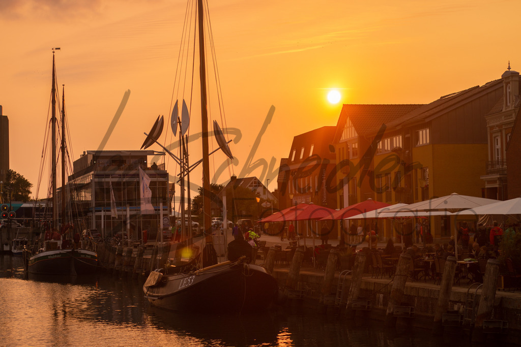 Städte 3 | Sonnenuntergang am Hafen von Husum. - Realisiert mit Pictrs.com