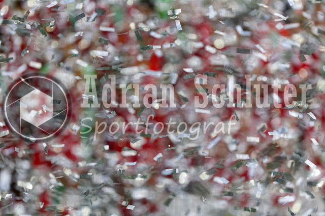 14.05.2026, GER, Fussball, Frauen, DFB-Pokal, Finale, Saison 2025/2026, VfL Wolfsburg - FC Bayern München | das Konfetti nach dem Sieg der FC Bayern Frauen