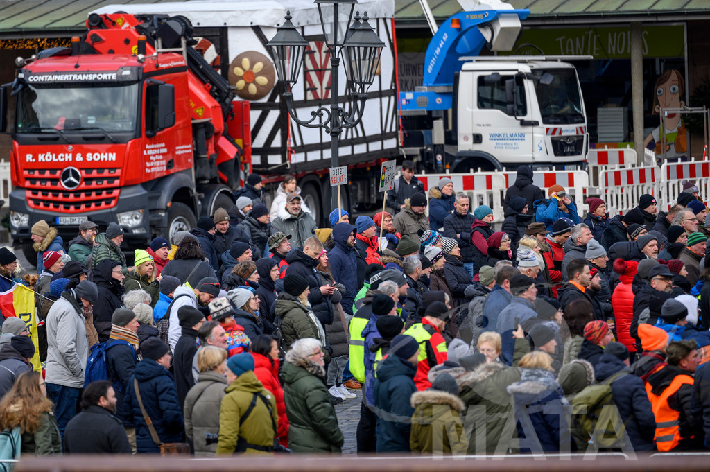 _DWA4586 | Bauerndemo gegen Agrarpolitik der Bundesregierung  auf dem Straße Obstmarkt und Hauptmarkt . Nürnberg, 08.01.2024 - Realisiert mit Pictrs.com