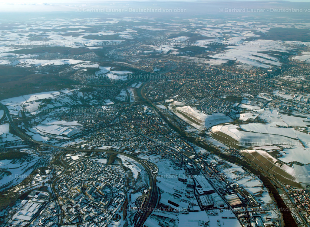 2755123 | WüRZBURG 13.02.2021 Stadtgebiet mit Außenbezirken und Innenstadtbereich in Würzburg im Bundesland Bayern, Deutschland. Weiterführende Informationen bei: Stadt Würzburg. // City area with outside districts and inner city area in Wuerzburg in the state Bavaria, Germany. Further information at: Stadt Wuerzburg. Foto: Gerhard Launer