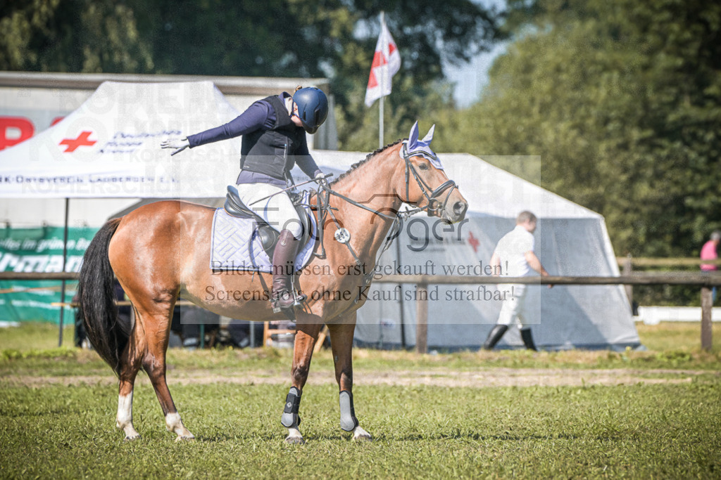 DOS_0131 | Entdecke hochwertige Reitturnierfotos von Foto Oger. Professionell, emotional und authentisch – jetzt Lieblingsmomente im Shop bestellen.Deutschlandweite Turnierfotografie. - Realisiert mit Pictrs.com