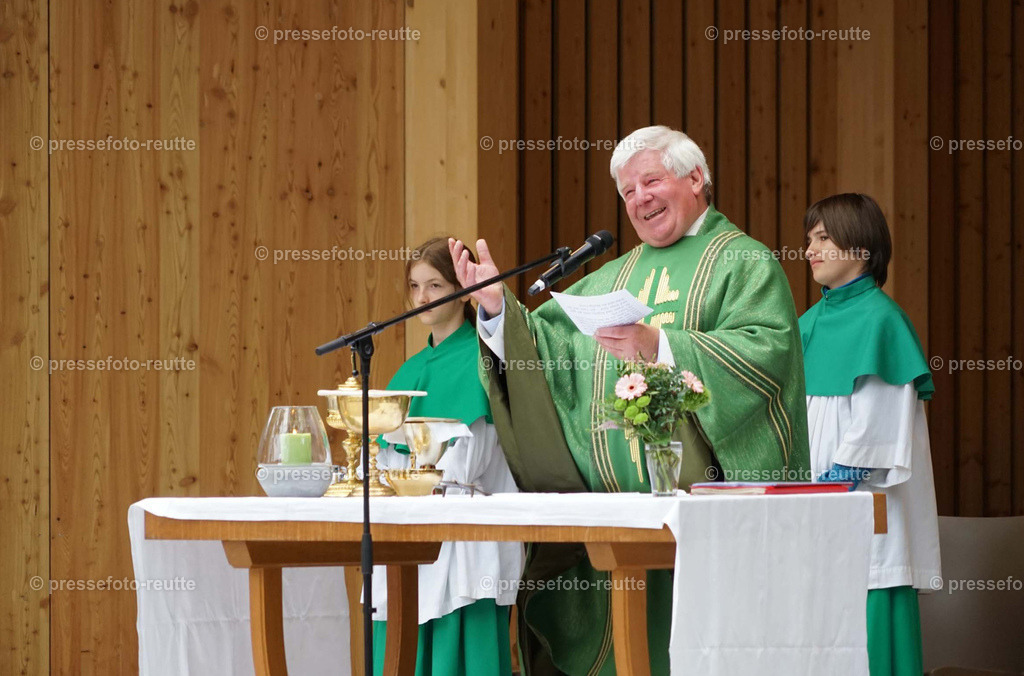 news-2023-Juni16-Bundesmusikfest-FELDMESSE-DSC06192 | Info aus dem Bezirk Reutte/Ausserfern Tirol sowie eine umfangreiche Bilddatenbank über die gesamte Region: Lechtal, Talkessel Reutte, Tannheimertal, Zwischentoren. Lech, Plansee, Zugspitze, Grenztunnel, B179, Fernpassstraße, Verkehr, Lawinen, Tradition, - Realisiert mit Pictrs.com