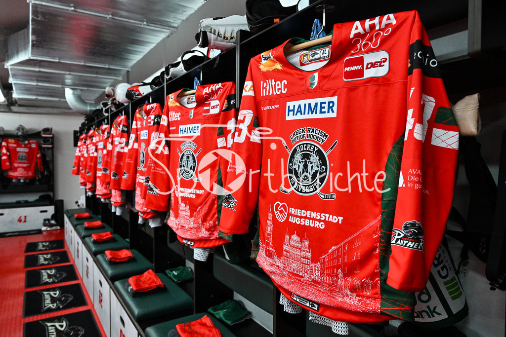 Augsburger Panther - Grizzlys Wolfsburg | Die Augsburger Panther spielen heute in Sondertrikots - Hockey is Diversitiy / Symbolbild / DEL: Augsburger Panther - Grizzlys Wolfsburg; Curt Frenzel Stadion am 10.10.2025