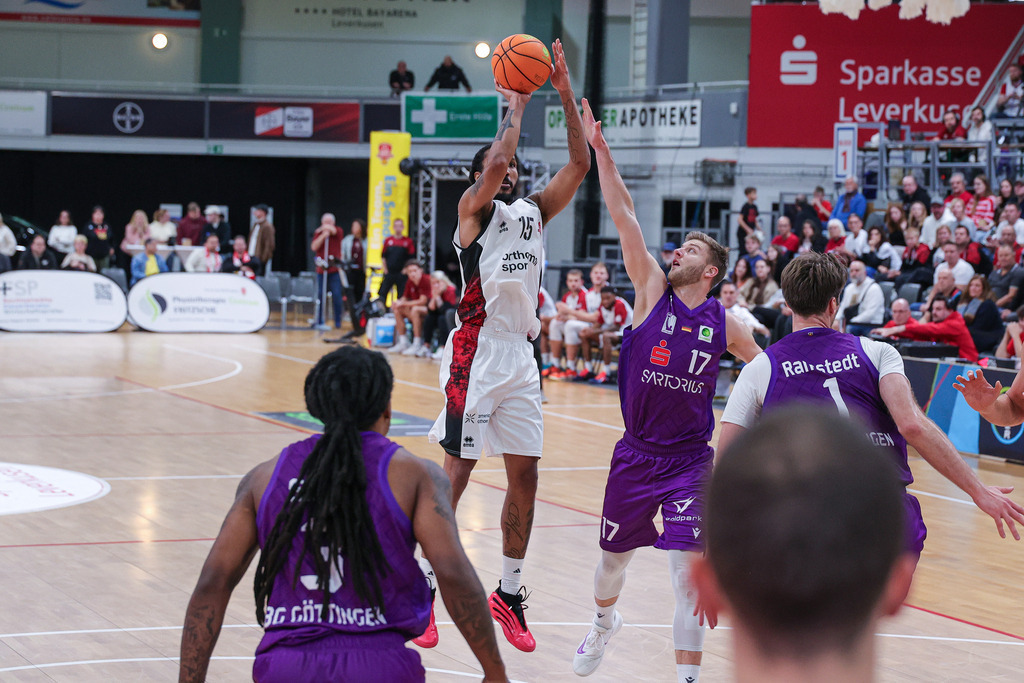 Pro A BAYER GIANTS vs BG Göttingen-41 | Fotos von Basketballspielen aus dem Raum NRW fotografiert von Gero Mueller-Laschet und Daniel Schaefer - Realisiert mit Pictrs.com
