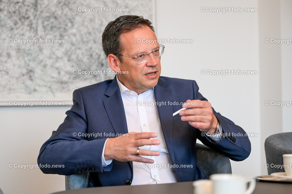 Klaus Kumpfmueller (Vorstandsvorsitzender der Hypo Oberoesterreich)_ 16.04.2024-21 | 16.04.2024, Linz, AUT, Hypo Oberoesterreich, Linz, im Bild Klaus Kumpfmueller (Vorstandsvorsitzender der Hypo Oberoesterreich)