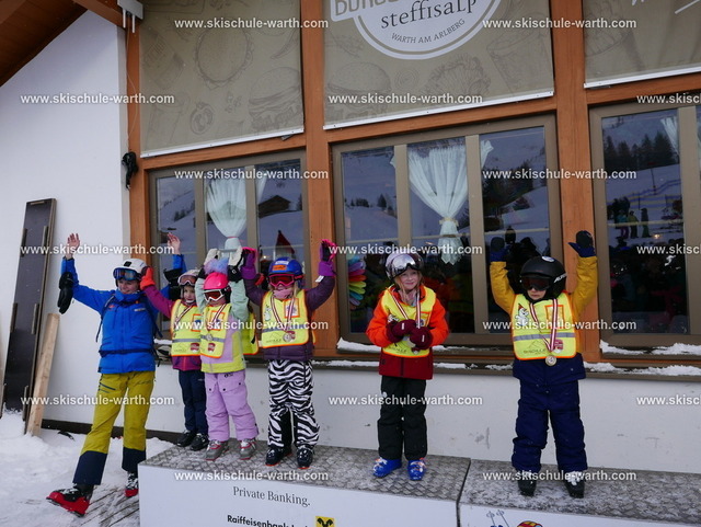 Gruppe Fine | Photos von der Skischule Warth - Realisiert mit Pictrs.com