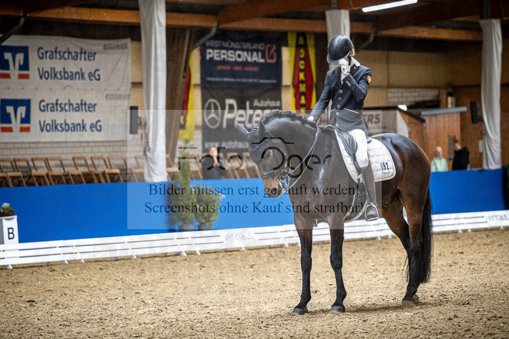 DOS_1666 | Entdecke hochwertige Reitturnierfotos von Foto Oger. Professionell, emotional und authentisch – jetzt Lieblingsmomente im Shop bestellen.Deutschlandweite Turnierfotografie. - Realisiert mit Pictrs.com