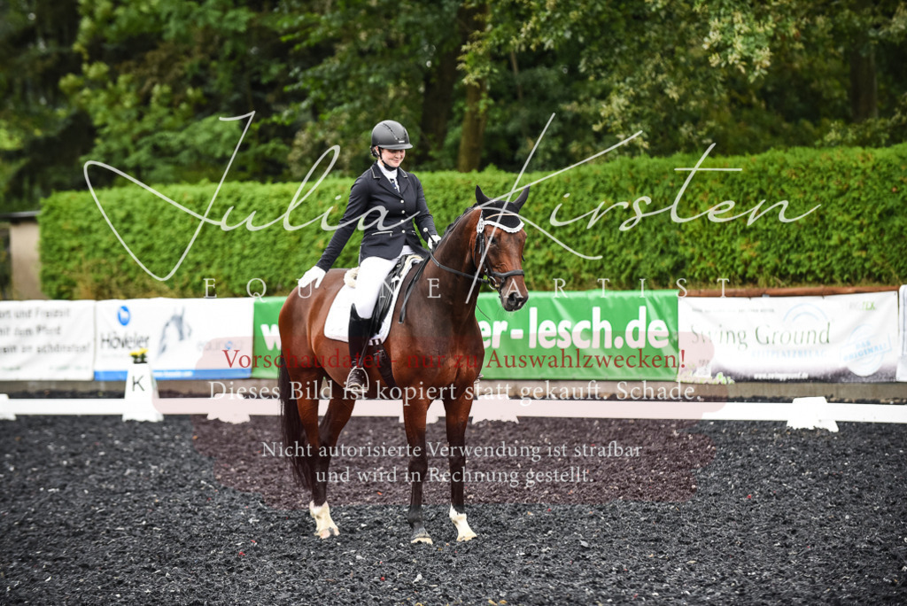 DSC_2699 | Pferde- und Turnierfotografie in Westsachsen. Pferdeportraits, Auftragszeichnungen und intuitive Kunst.